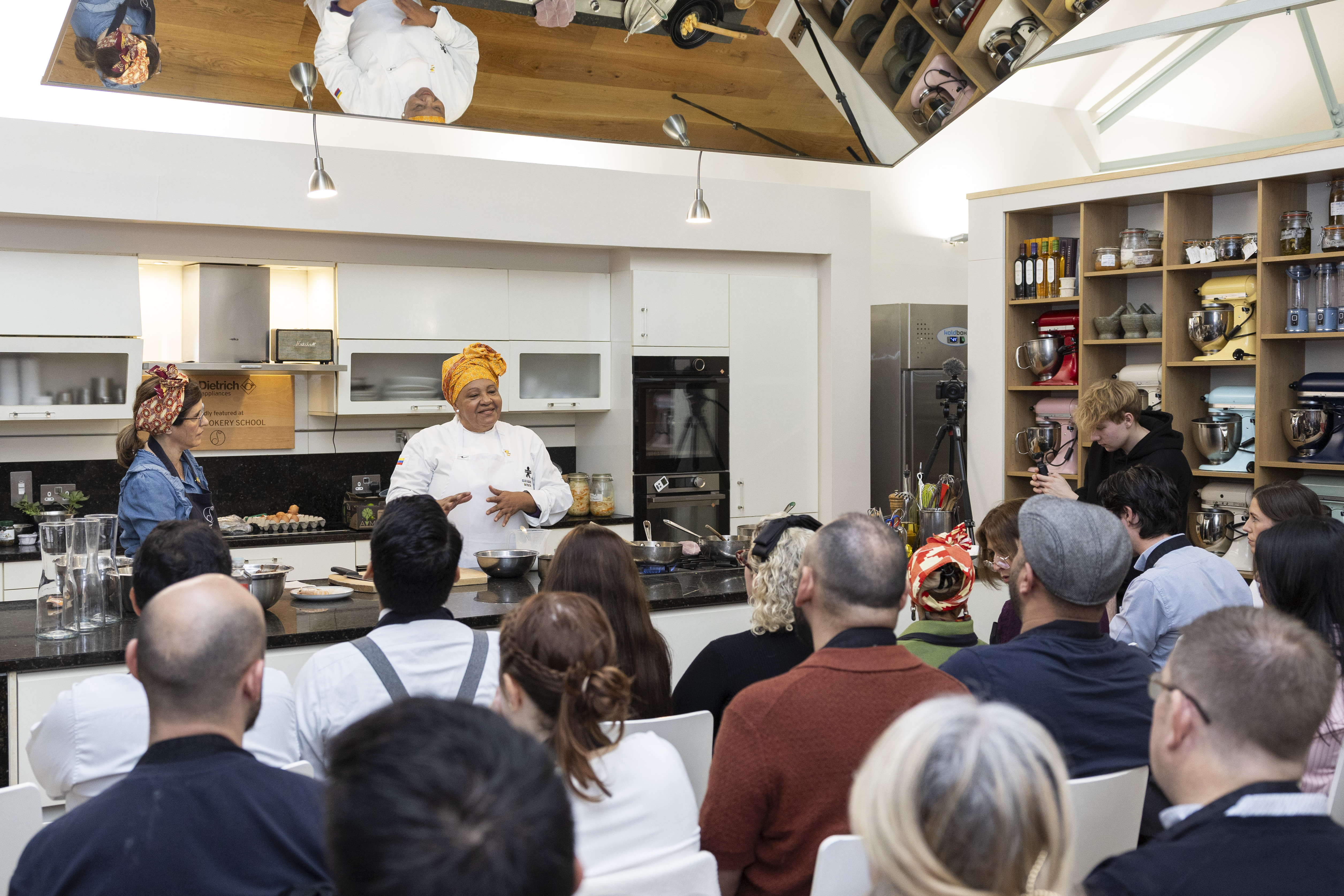 Clase Magistral de cocina del pacífico colombiano con la maestra culinaria Elsis María Valencia.