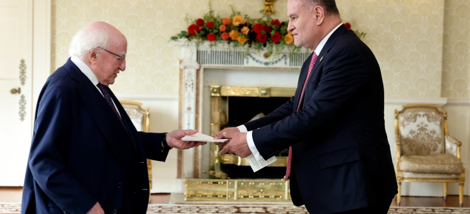 El embajador Miguel Camilo Ruiz Blanco presentó credenciales al presidente de Irlanda, Michael D. Higgins