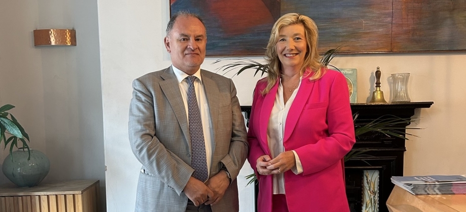 El embajador Miguel Camilo Ruiz destacó la calidad de los productos colombianos en el primer encuentro con la presidenta de la Cámara de Comercio de Dublín, Mary Rose Burke