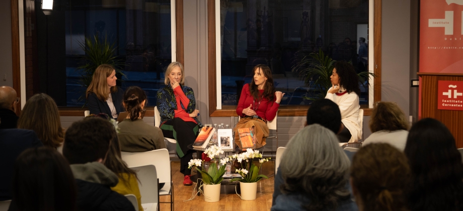 La autora chocoana Velia Vidal participa en el Festival ISLA de Dublín junto a las autoras Monica Müller y Claire Kilroy