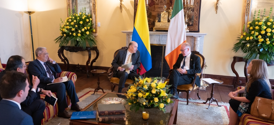 Canciller de Colombia, Álvaro Leyva, dialogó con el Ministro de Estado en temas de salud pública de Irlanda para fortalecer la agenda en comercio, inversión, consolidación de la paz, educación y cultura