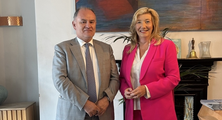 El embajador Miguel Camilo Ruiz destacó la calidad de los productos colombianos en el primer encuentro con la presidenta de la Cámara de Comercio de Dublín, Mary Rose Burke